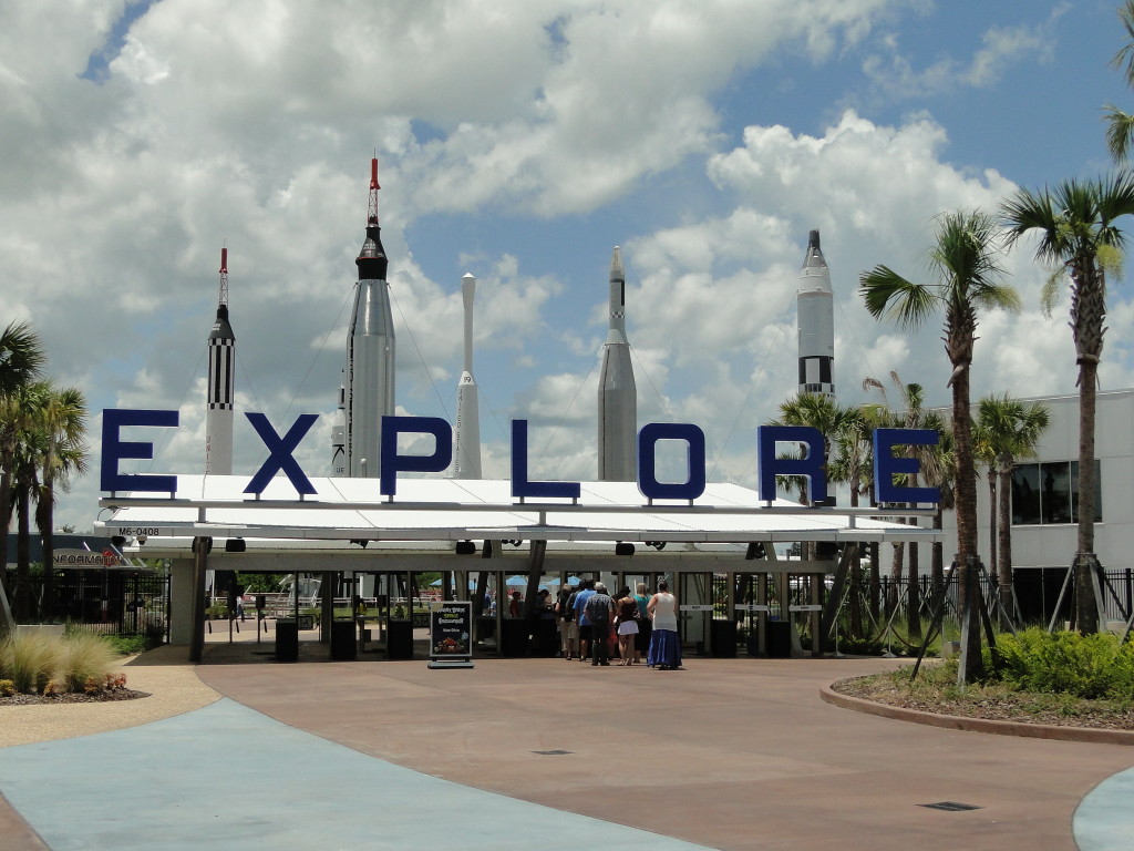 pic of Entrance to Kennedy Space Center