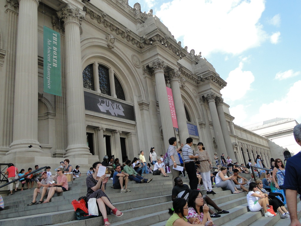 pic Metropolitan Museum Steps